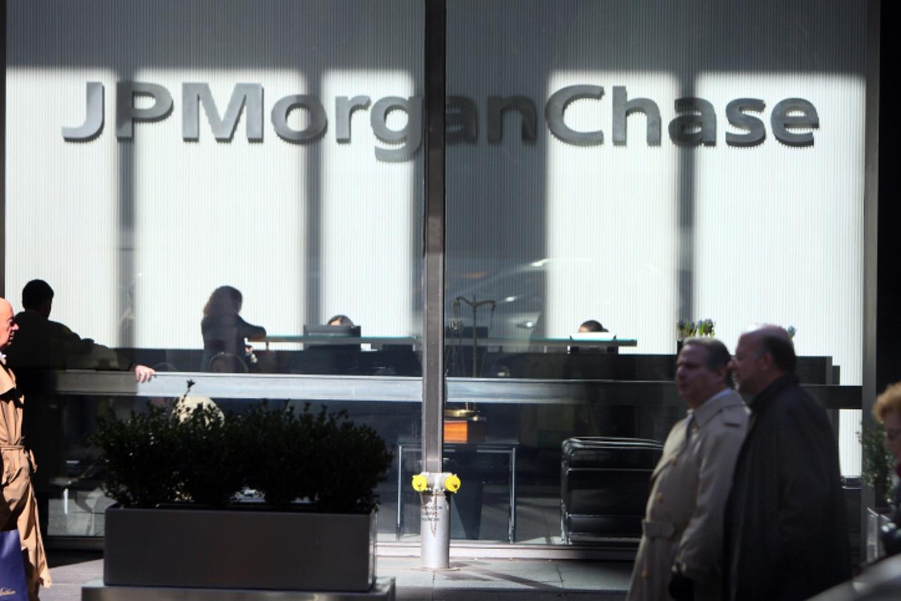 \'(FILES)The JP Morgan Chase headquarters in New York is seen in this March 17, 2008 file photo.  Banking giant JP Morgan Chase reported on January 15, 2010 a big jump in net profit to 3.27 billion do