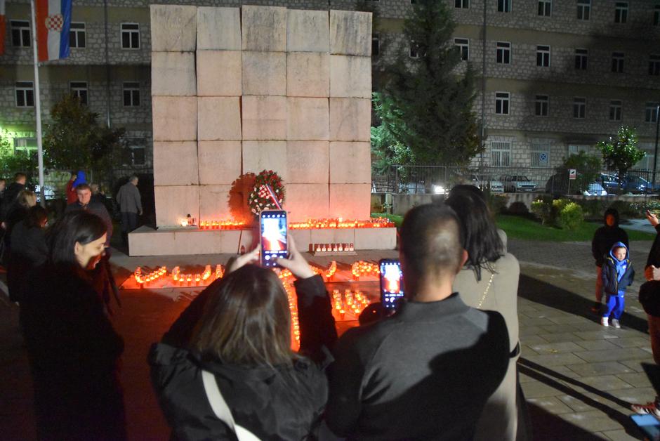 Grude uz Vukovar i Herceg Bosnu