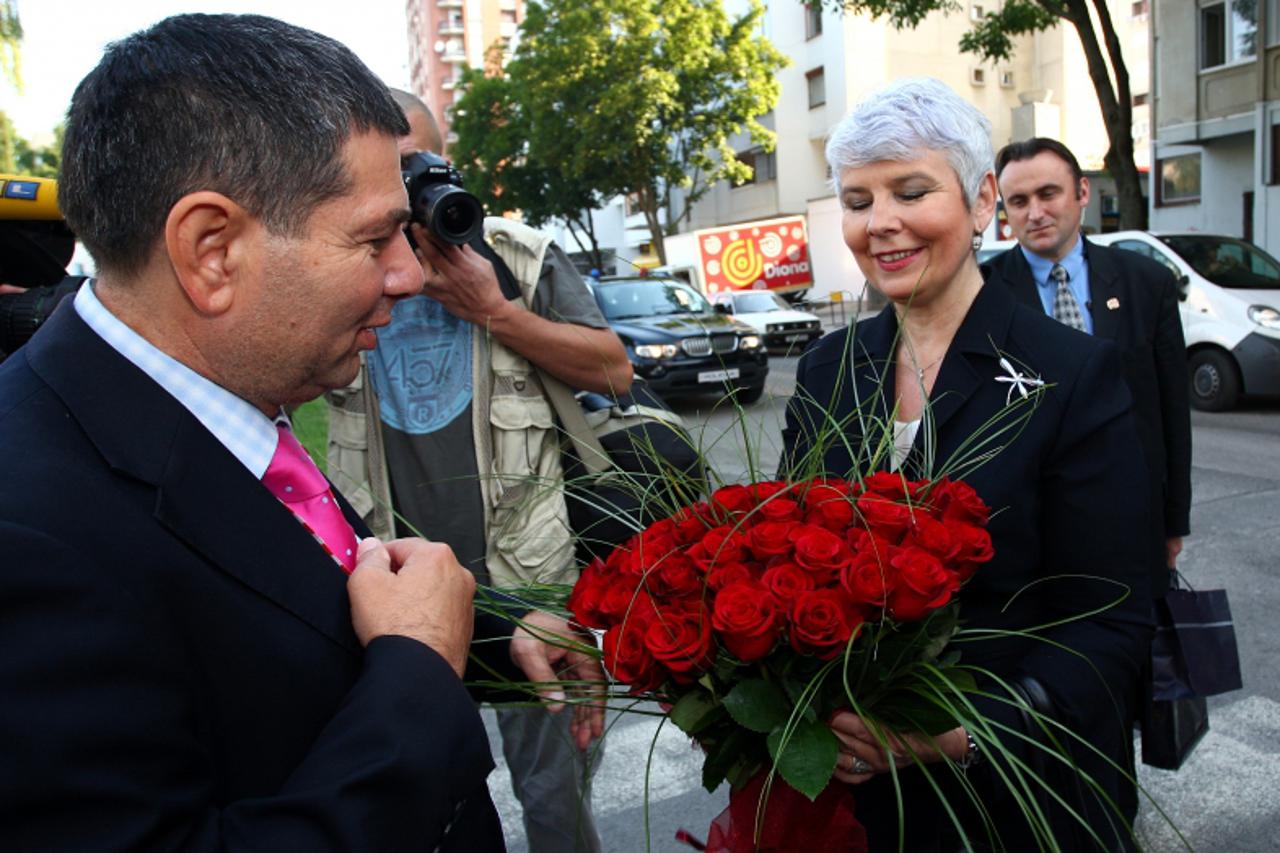 '01.07.2010., Zagreb - Hrvatska, U Sefferovoj ulici Ramo Dedic medju prvima je cestitao 57. rodjendana predsjednici vlade RH Jadranki Kosor. Photo: Igor Kralj/PIXSELL'