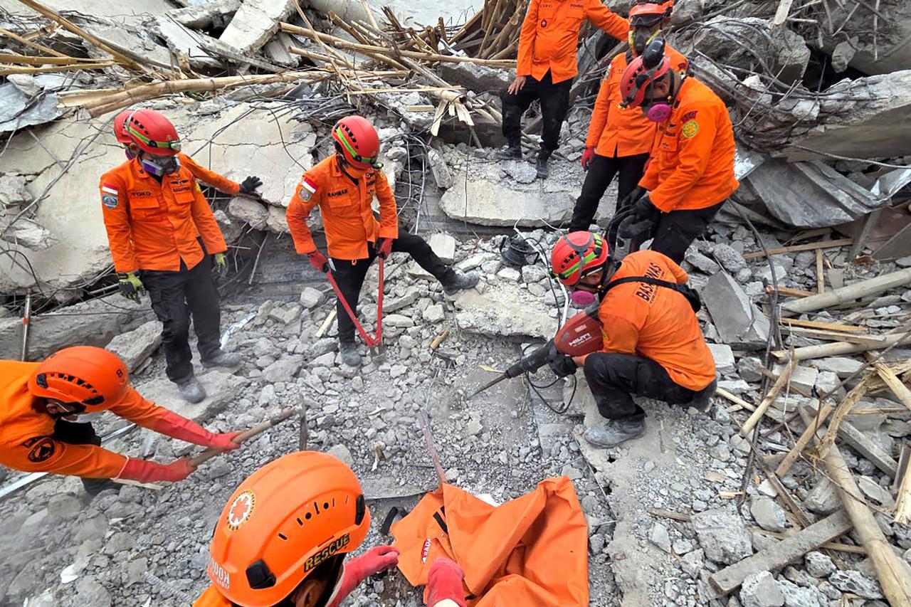 uriušavanje pkole u Indoneziji