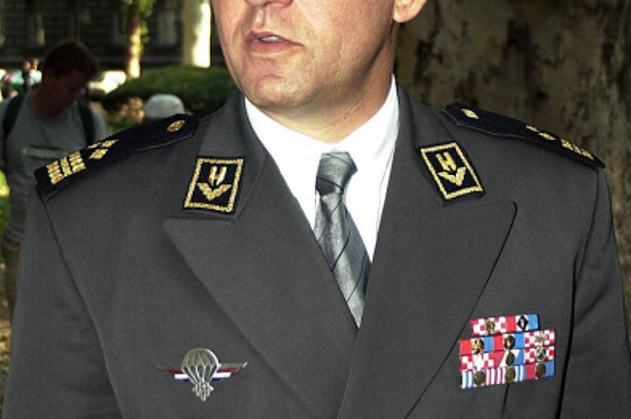 '(FILES) This file picture dated 05 August 2000, shows Croatian fugitive general Ante Gotovina in the capital Zagreb\'s central park. The European Union delayed, 16 March 2005, the start of EU entry t