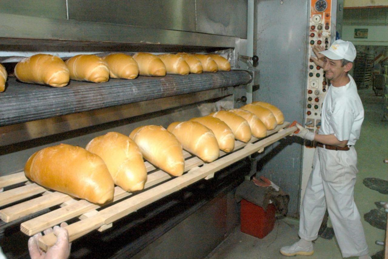 \'Slavonija_17.04.2009. Pozega_Pecenje kruha u Pozezanki...pozezanka kruh\'