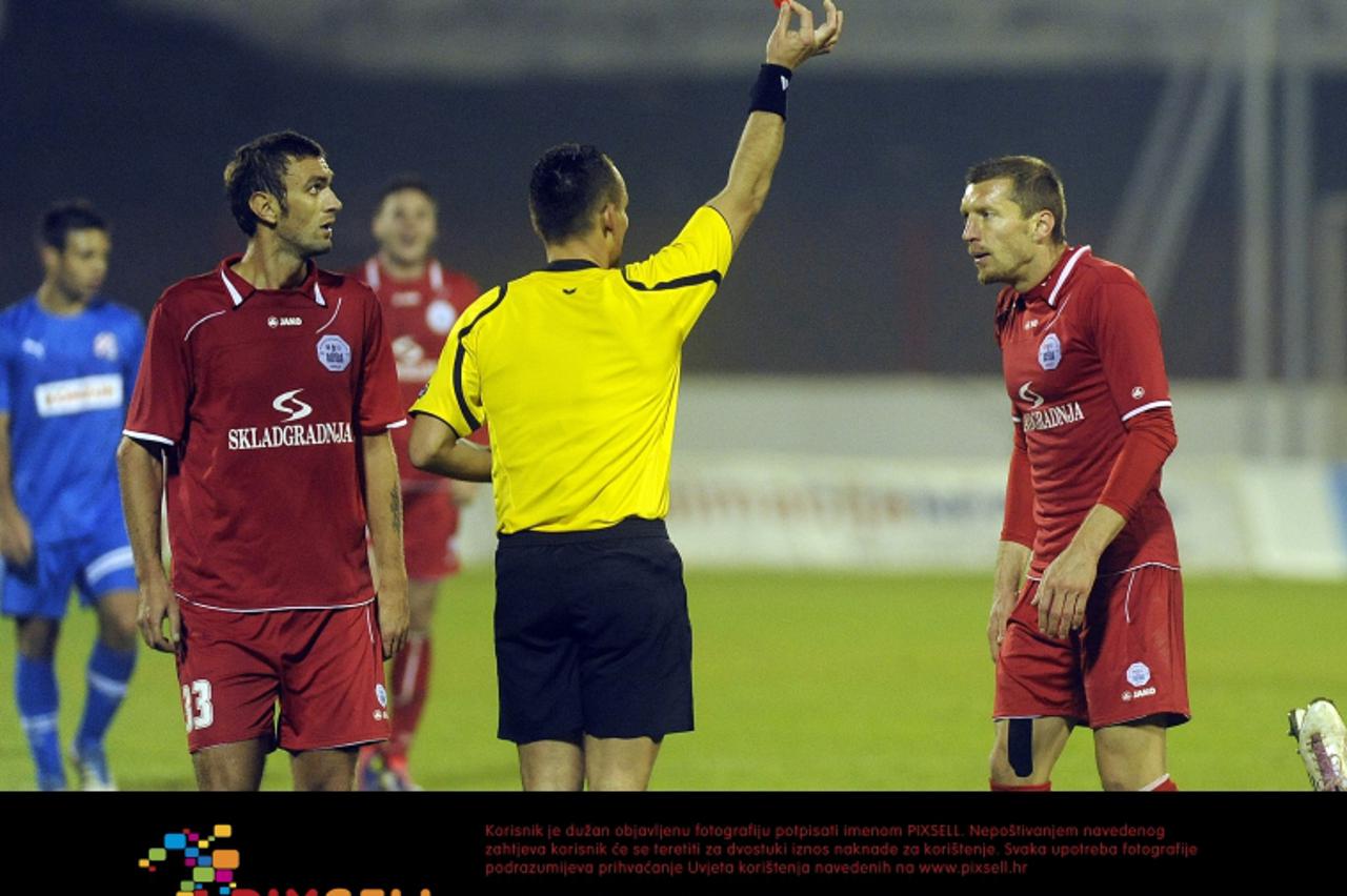 \'18.11.2011., Split - Nogometna utakmica 15. kola MAXtv Prve lige, RNK Split - NK Dinamo. Crveni karton za Igora Budisu Photo: Tino Juric/PIXSELL\'