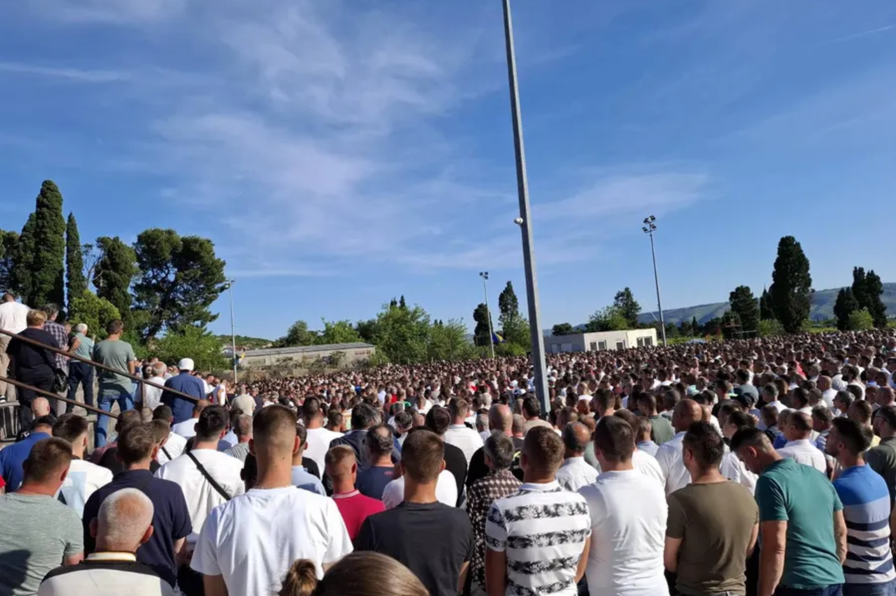 ukop troje mladih