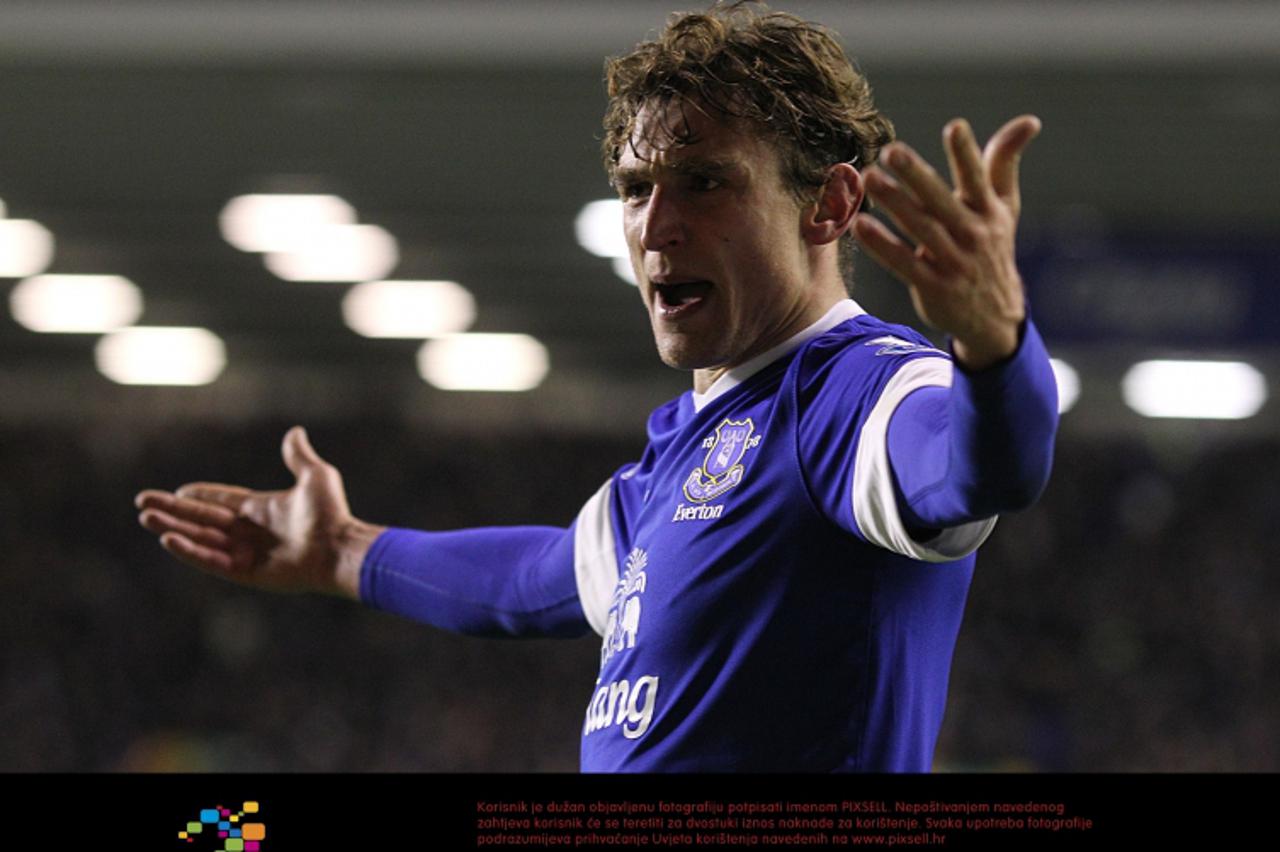 'Everton\'s Nikica Jelavic celebrates scoring his side\'s second goal of the game  Photo: Press Association/Pixsell'
