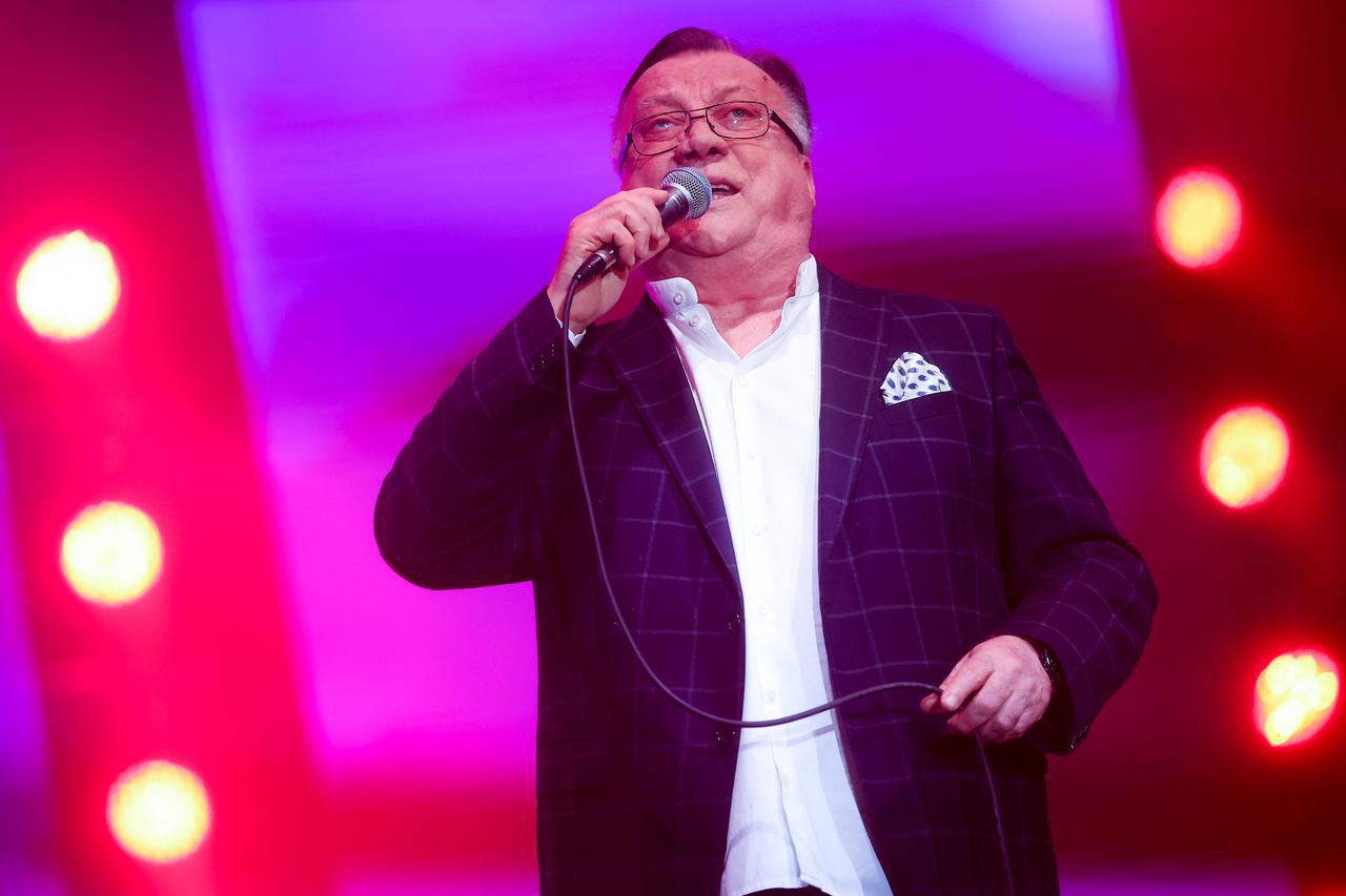 Halid Bešlić na koncertu nastupio s unukom Lamijom (9), a ugostio i