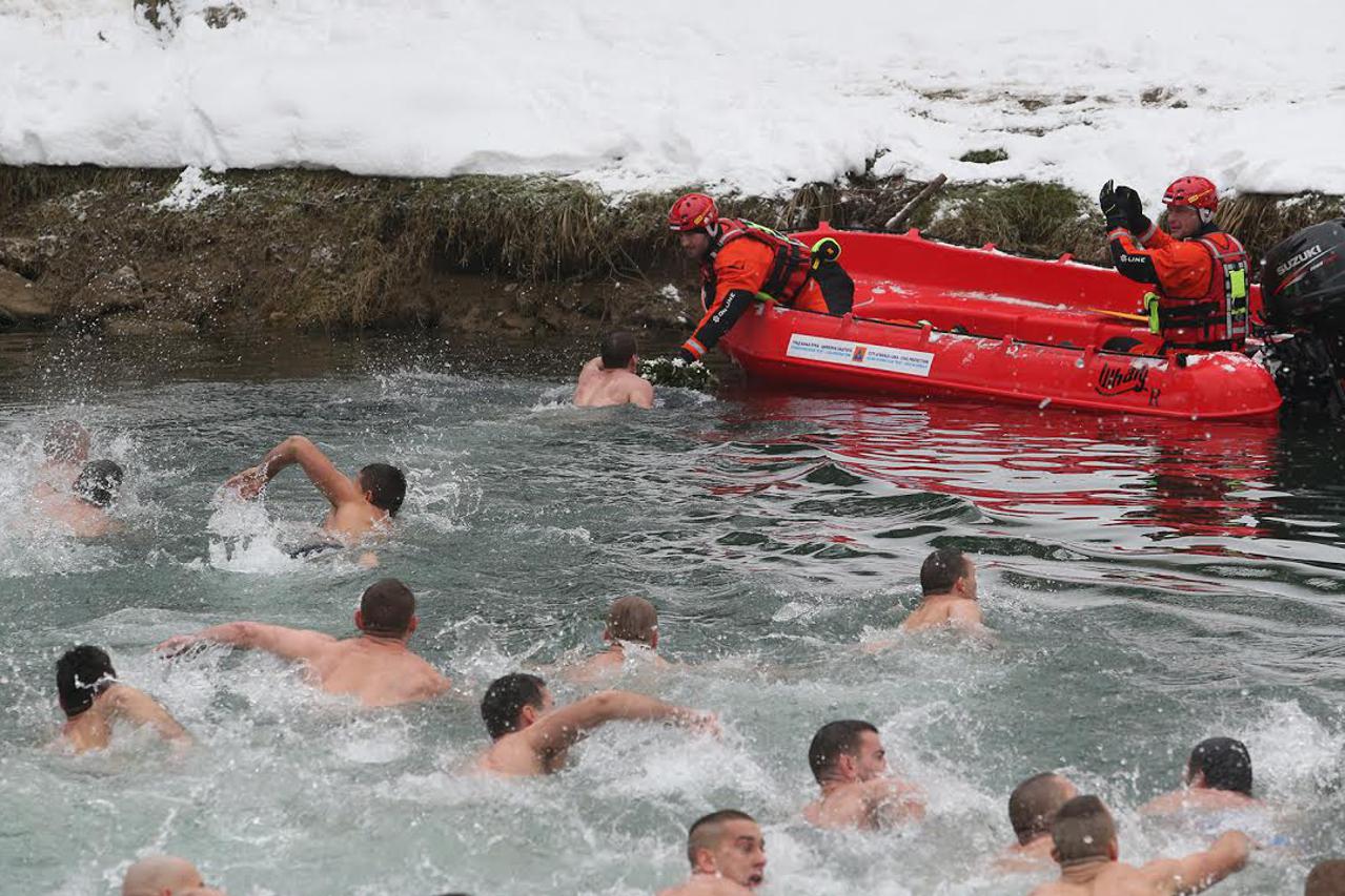 Bogojavljensko plivanje