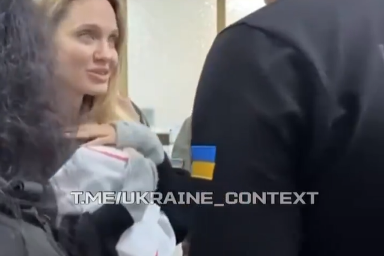 Angelina Jolie pri ulasku u Ukrajinu