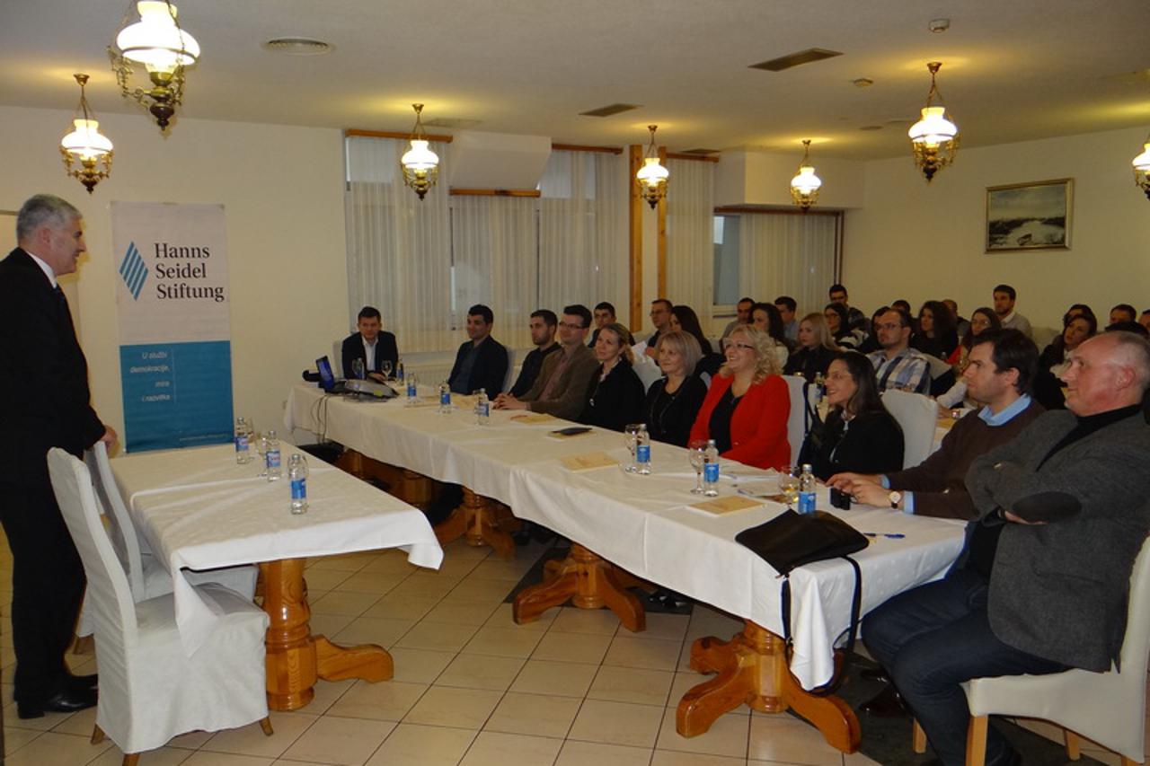 Politička akademija