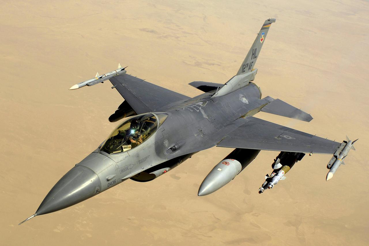 zrakoplov F-16 