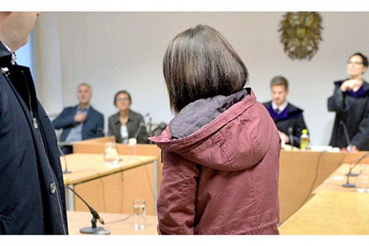 djevojka na sudu