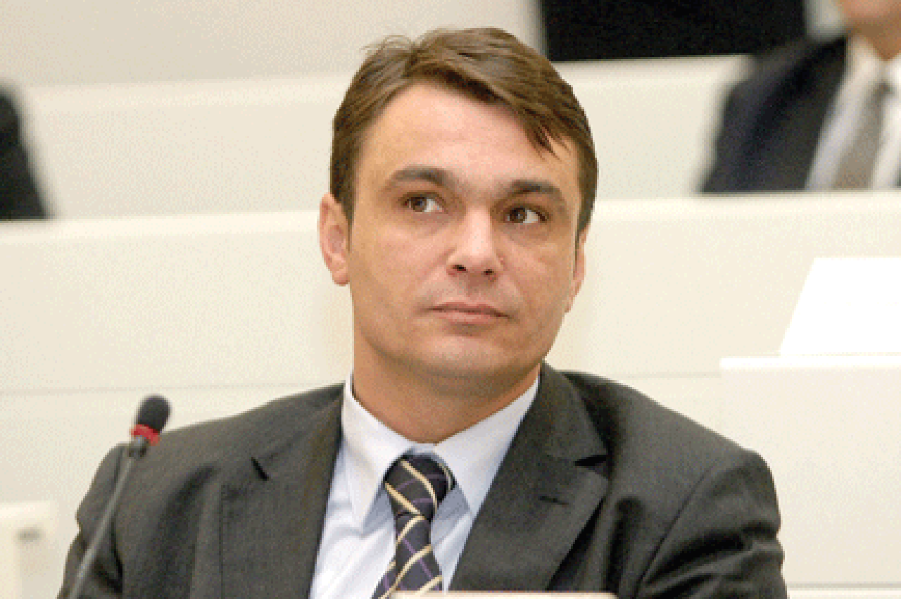 Sadik Ahmetović