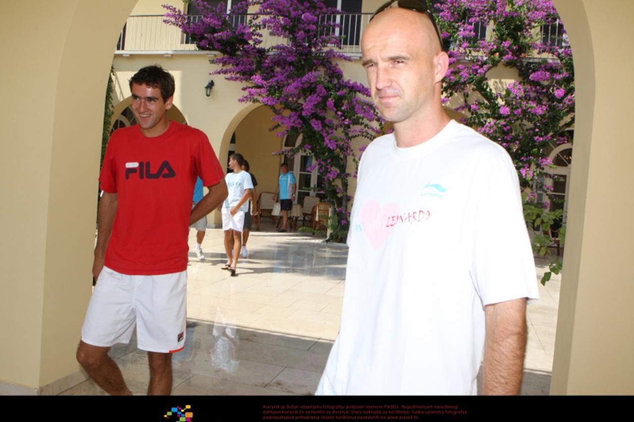 '04.07.2010., Split - Hrvatski tenisaci okupili su se u Vili Dalmaciji uoci meca Hrvatska - Srbija. Suigraci su s nestrpljenjem ocekivali Marina Cilica. Marin Cilic, Ivan Ljubicic.  Photo: Ivo Cagalj/