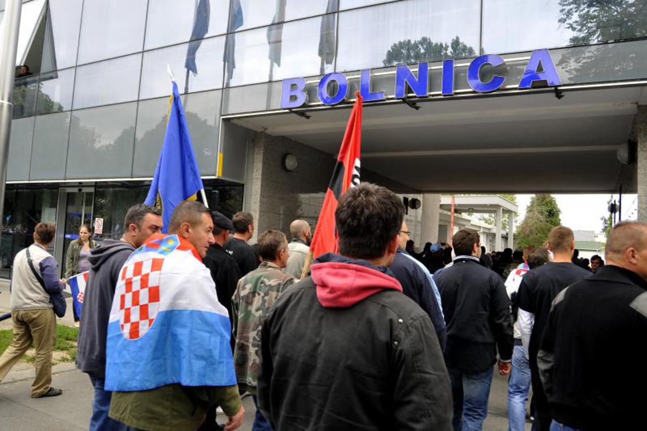 Drugi dan prosvjeda u Vukovaru zbog dvojezičnih ploča (1)
