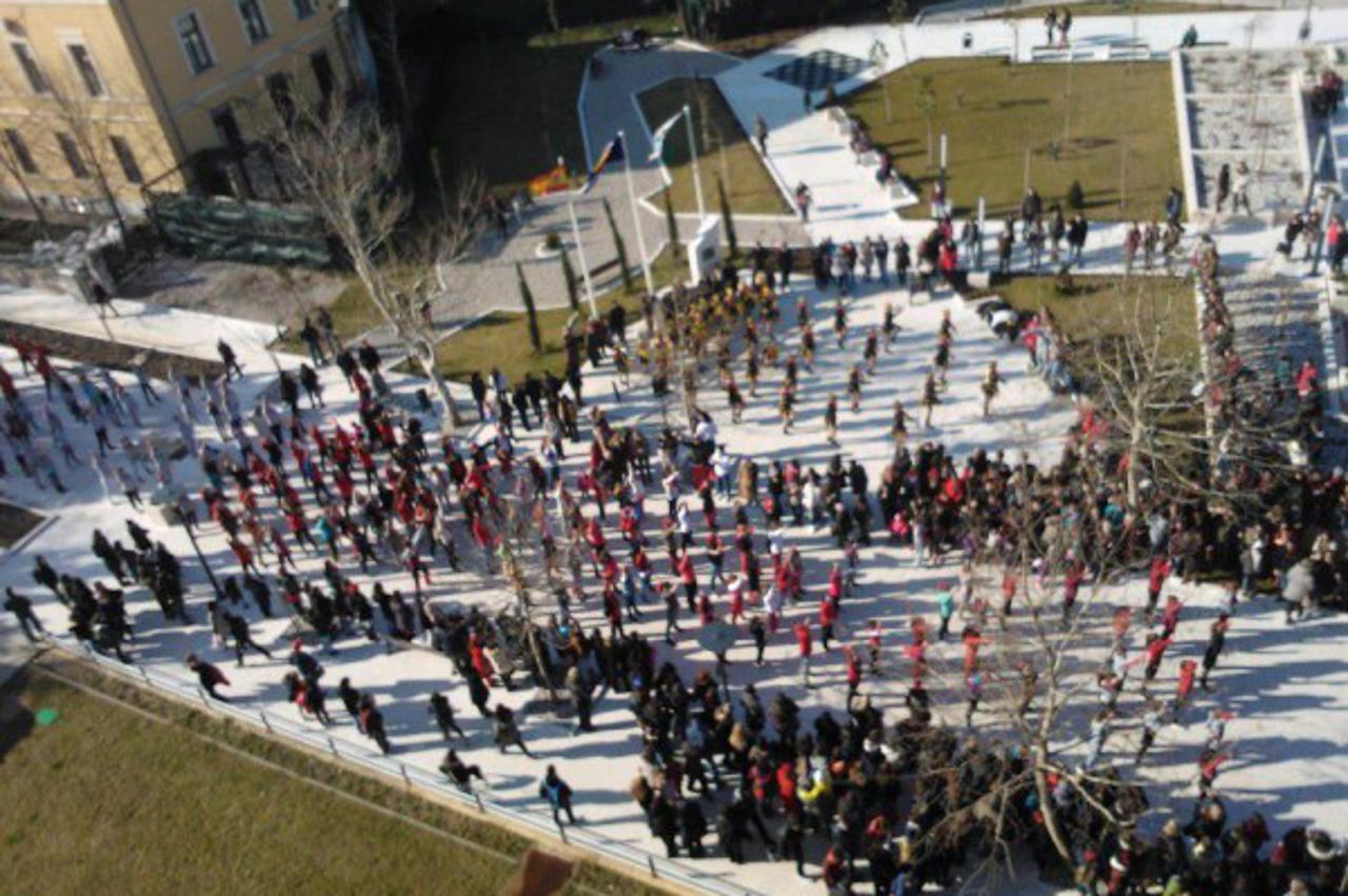 Jedna milijarda ustaje