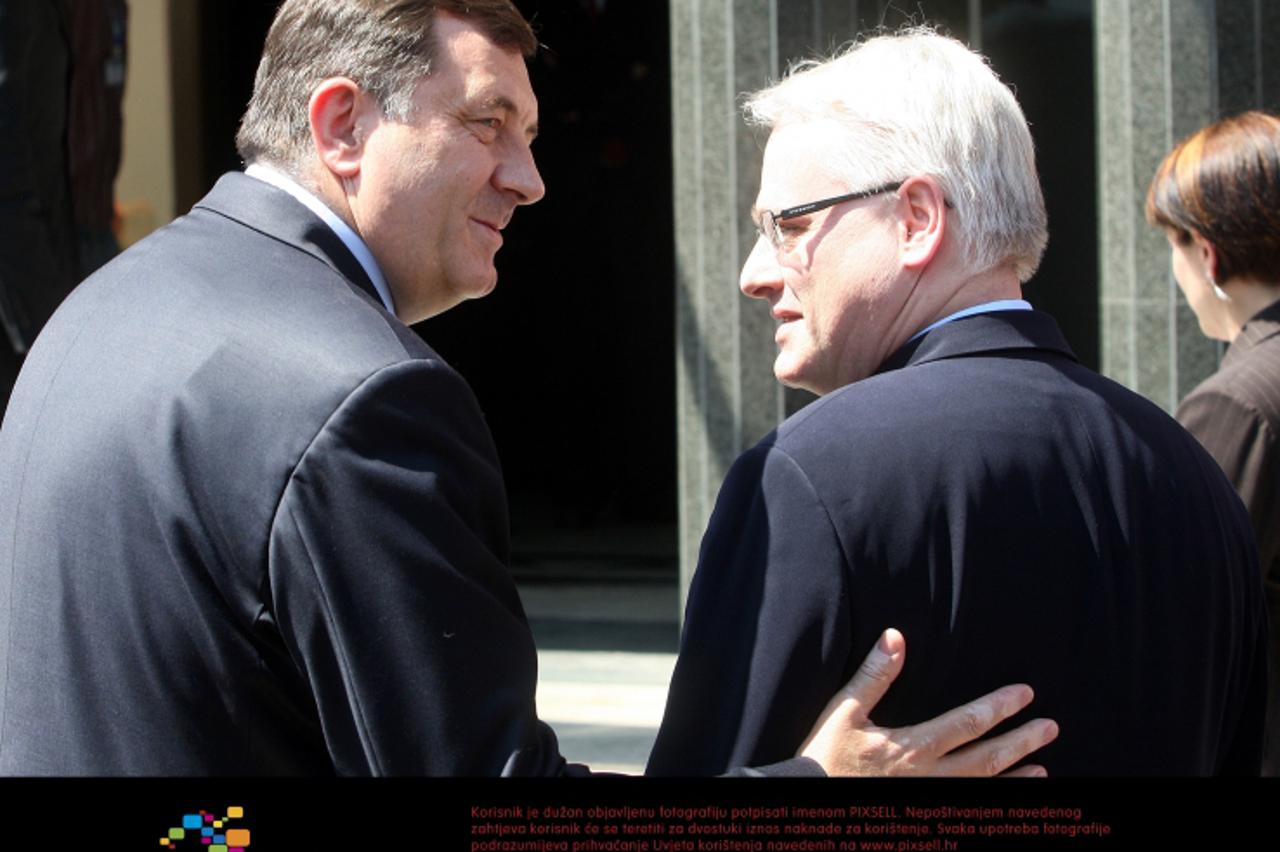 \'29.05.2010., Sijekovac - Predsjednik RH Ivo Josipovic u posjeti Sijekovcu gdje je polozio vijence za stradale Srbe iz tog mjesta. Premijer RS Milorad Dodik i predsjednik RH Ivo Josipovic.  Photo: De