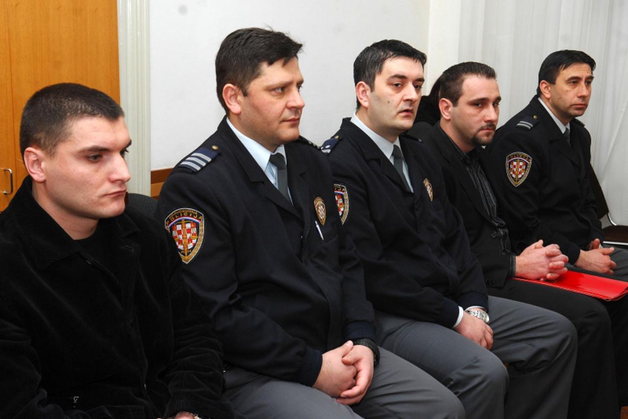 'za crnu....07. 03. 2008. zupanijski sud/ Armend Musliu i Vitorio Vukdedovic snimio: zeljko hladika'