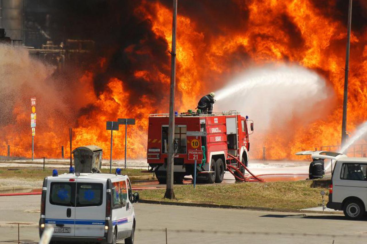 Požar u Rafineriji u Sisku (1)