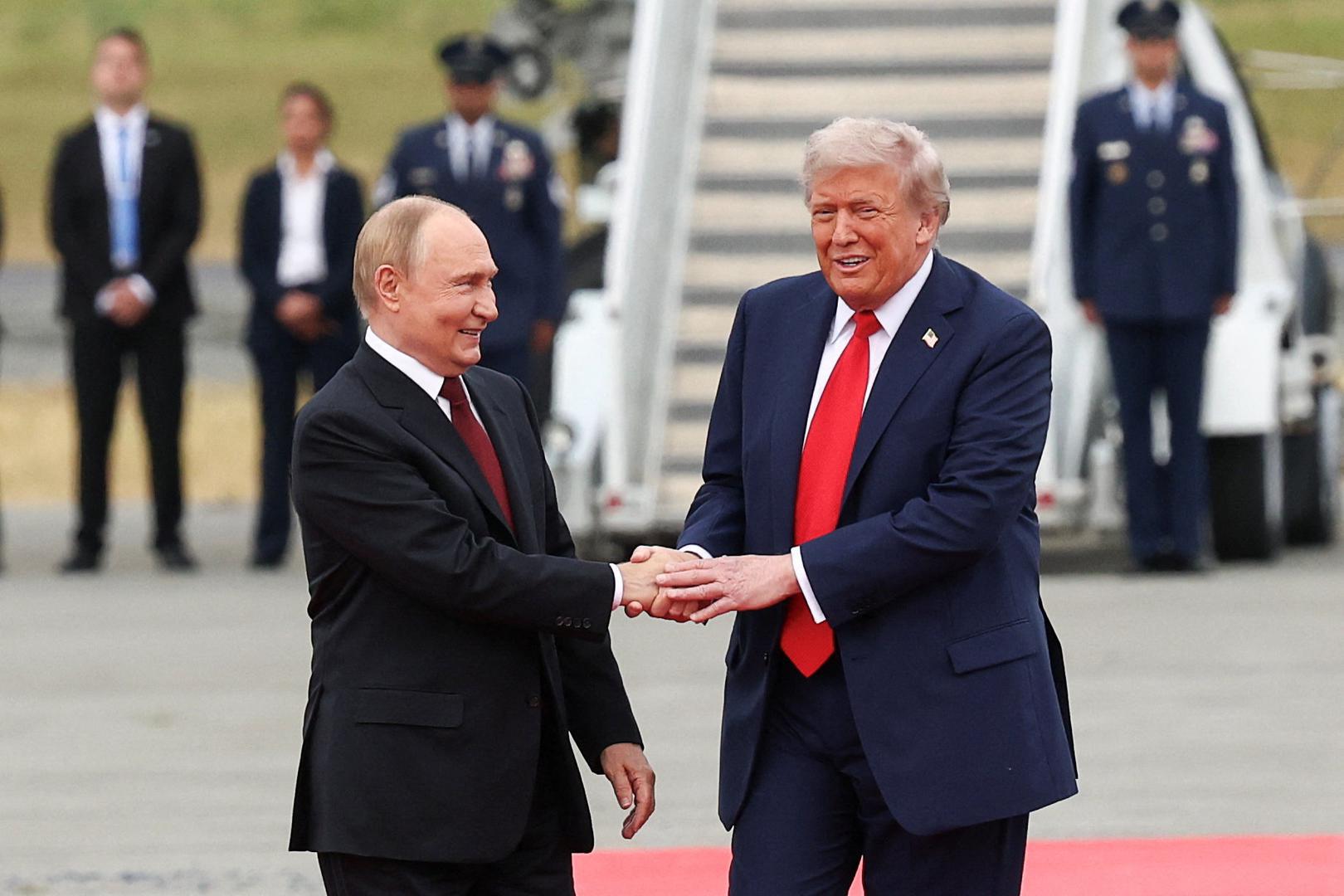 Američki predsjednik Donald Trump započeo je u petak razgovore s ruskim čelnikom Vladimirom Putinom na Aljasci koji bi mogli biti odlučujući u zaustavljanju najsmrtonosnijeg sukoba u Europi od Drugog svjetskog rata.
