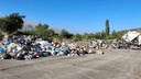 Napetost raste, stigla i policija: Građani u Vrapčićima blokirali radnike koji su u 4 ujutro počeli dovoziti otpad Napetost raste, stigla i policija: Građani u Vrapčićima blokirali radnike koji su u 4 ujutro počeli dovoziti otpad