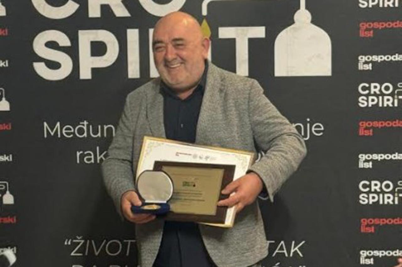 Lozovača zlatna