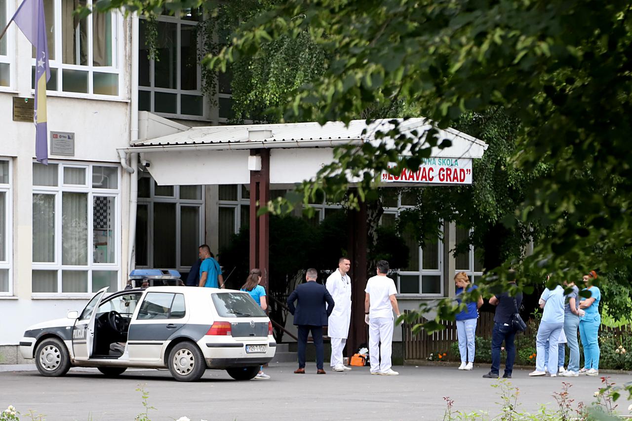 škola u Lukavcu, pucnjava