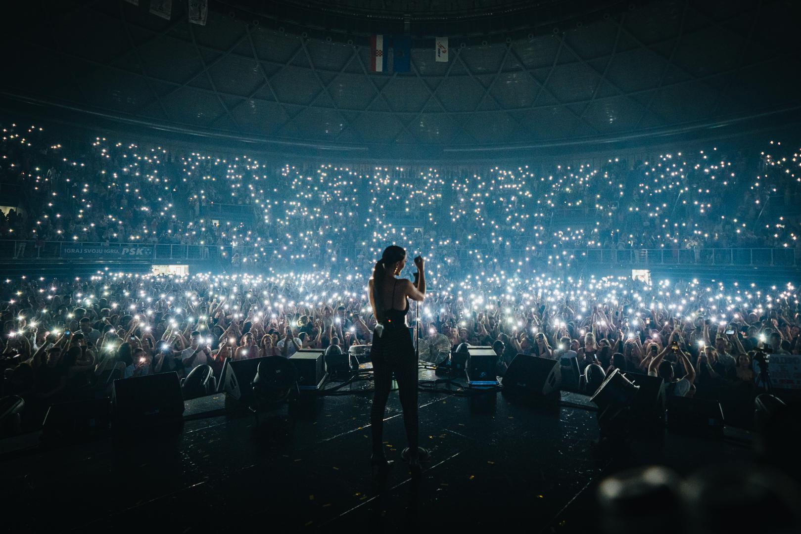 Aleksandra Prijović je na posljednjem koncertu pokazala kako dobro izgleda. 
