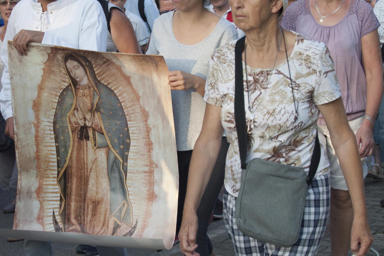 Hodočasnici su nosili Gospine slike cijelim putem do Medjugorja, Medjugorje, 25.06.2016.Snimio:marijan Sivrić