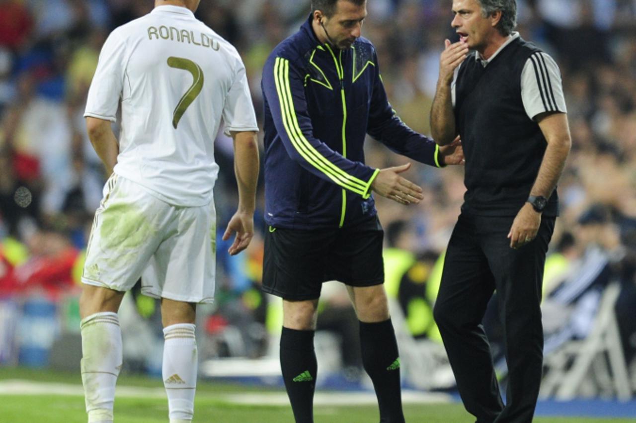 \'Real Madrid\'s Portuguese coach Jose Mourinho (R) speaks with Real Madrid\'s Portuguese forward Cristiano Ronaldo (L) during the Champions League group D football match between Real Madrid and Olymp