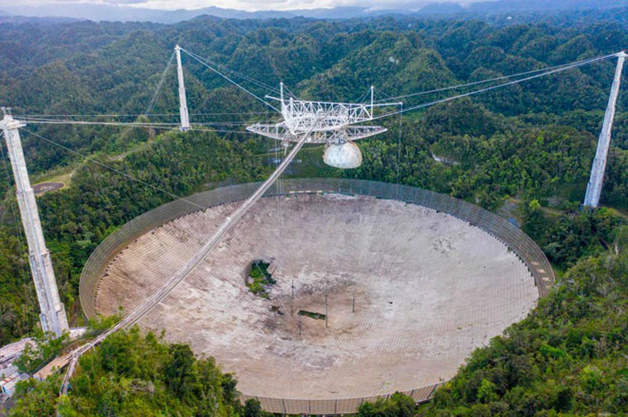 arecibo teleskop zlatno oko
