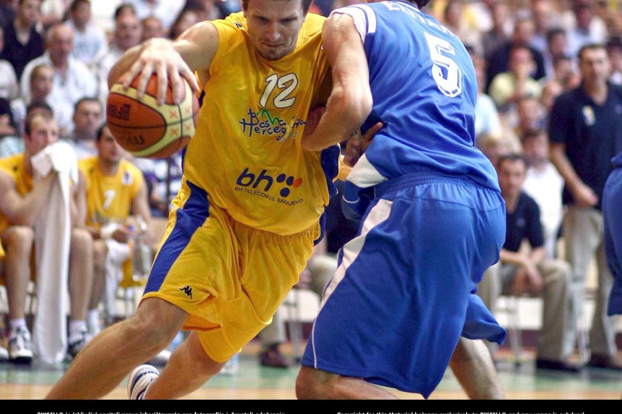 07.09.2008.,Tuzla,BiH - Drugo kolo kvalifikacija za Europsko prvenstvo.Utakmica izmedju Reprezentacije BiH i Izraela.Mirza Teletovic  i Lior Elijahu u dvoboju. Photo Miro Petrovic/Vecernji list