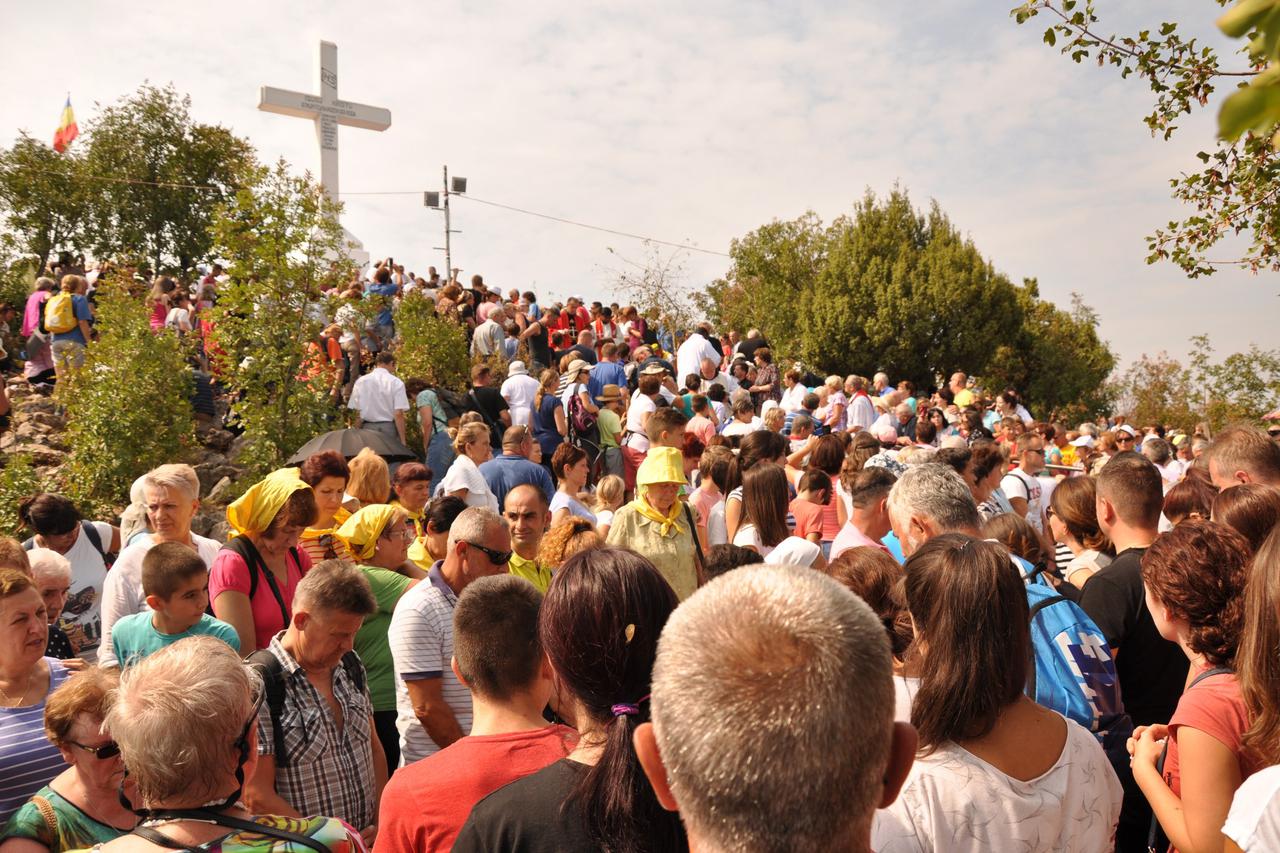 Hodočasničko mnoštvo na Križevcu. Medjugorje, 11.09.2016.Snimio:Marijan Sivrić i