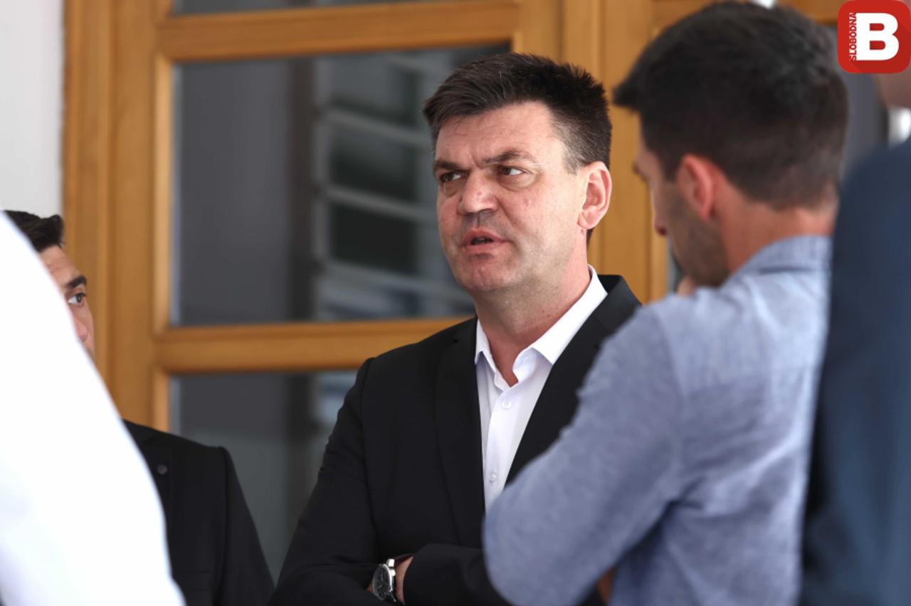 HDZ 1990 predaja kandidatrskih listi