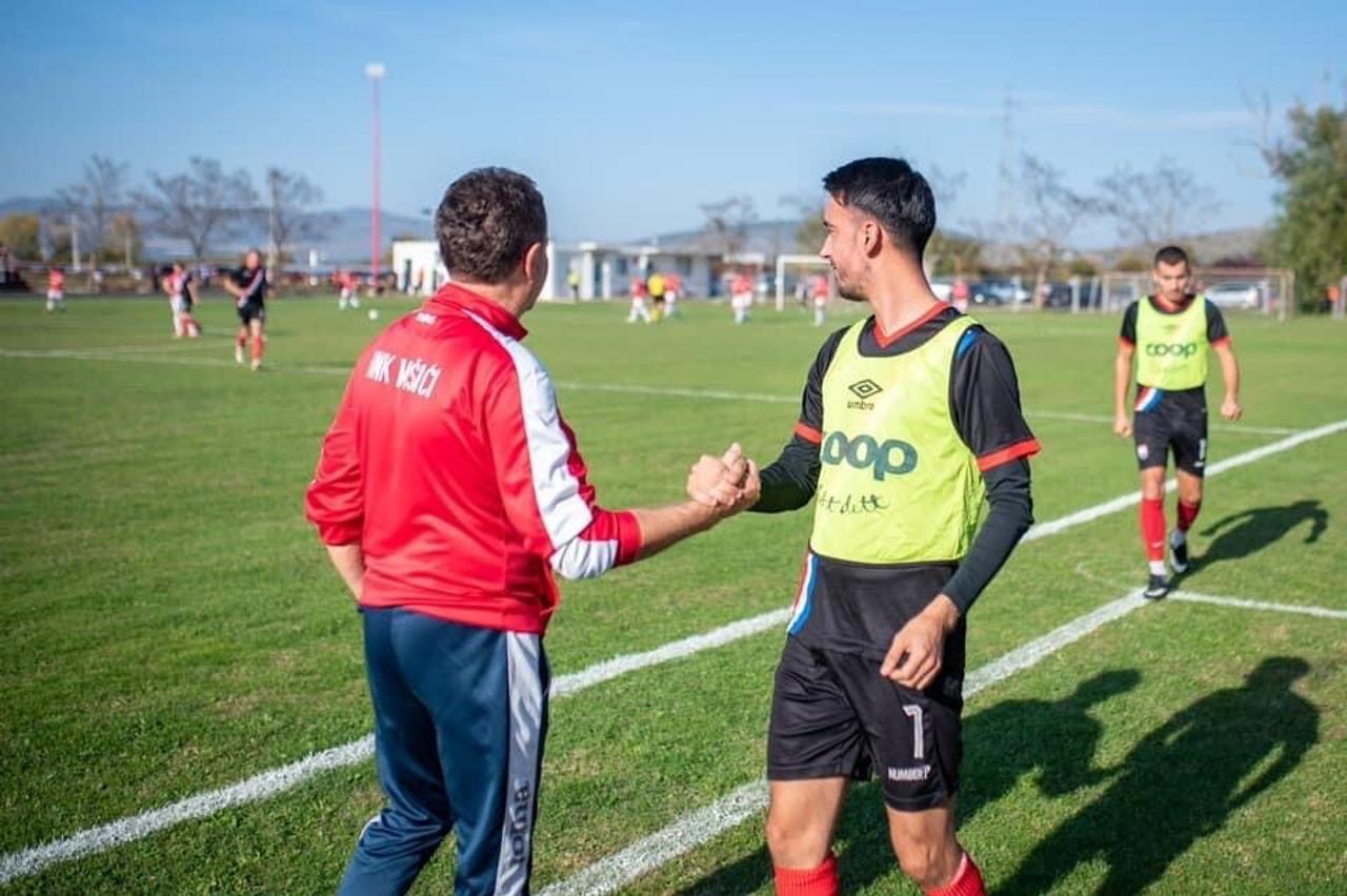 storyeditor/2023-03-15/Visici2-Prvi_trener_Nikica_Knezevic_i_pomocni_Goran_Bule.jpg