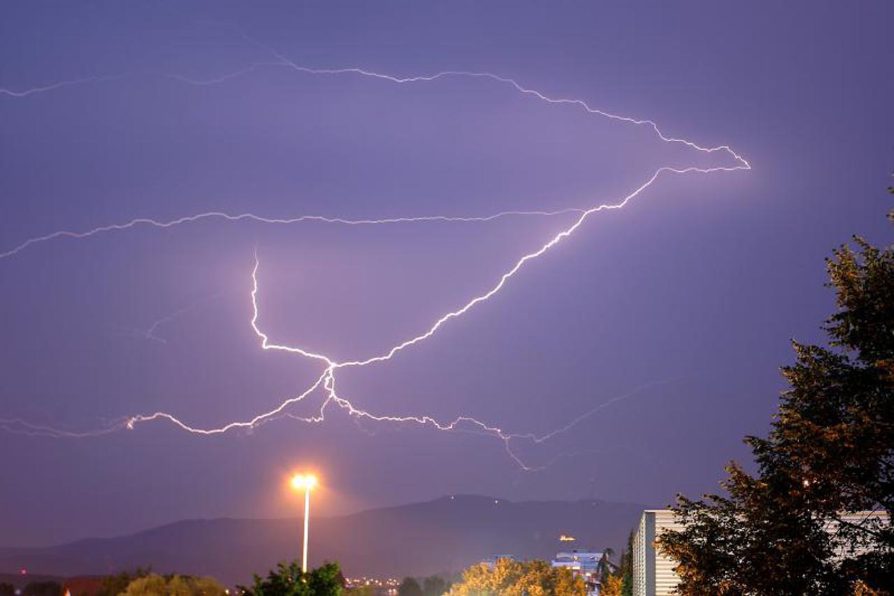 Grmljavinsko nevrijeme u Zagrebu