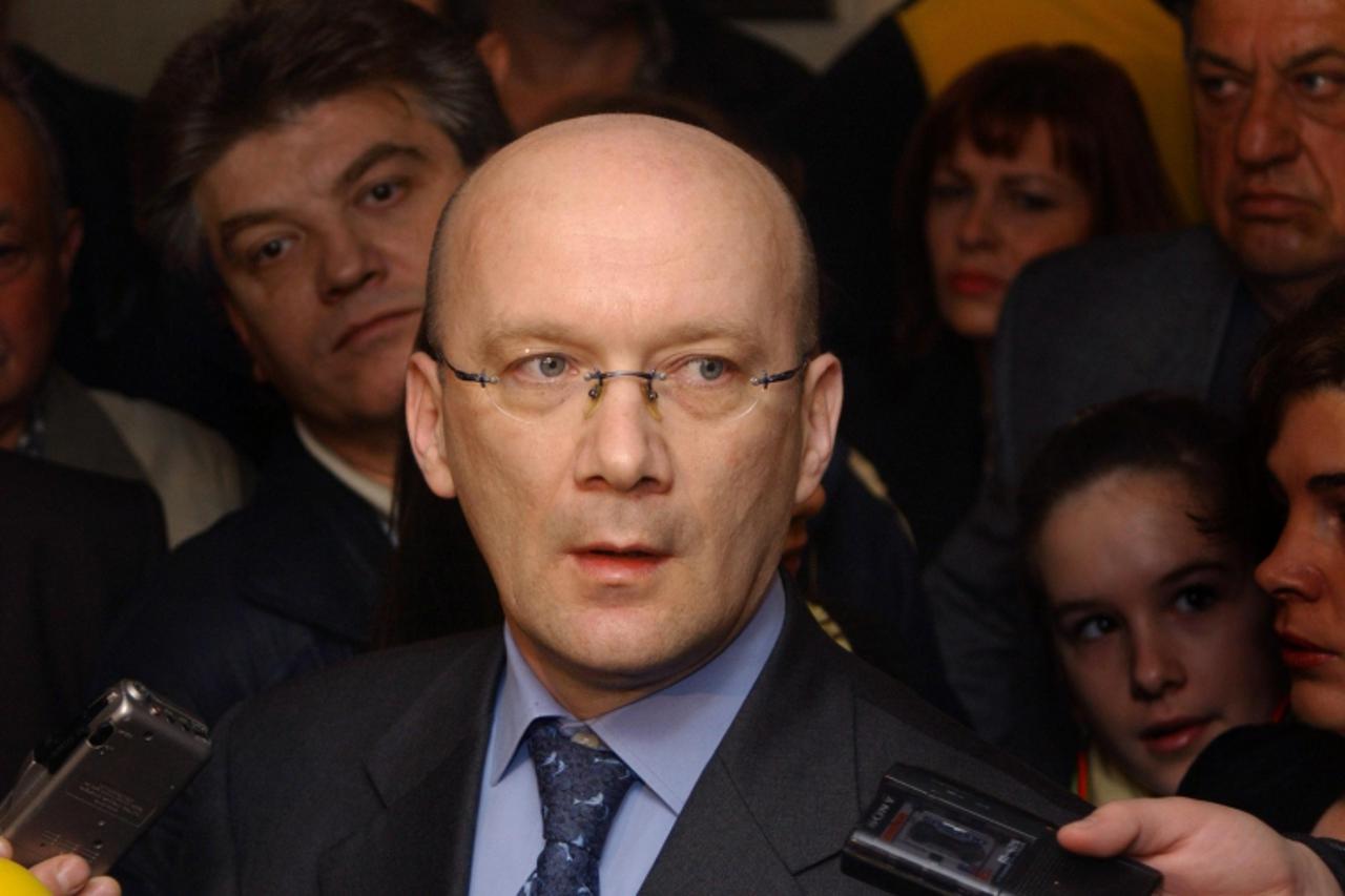 \'(FILES) A file photo taken on April 5, 2004 shows former Bosnian Croat leader Jadranko Prlic speaking at Zagreb airport before leaving for the UN war crimes tribunal in the Hague. Six former Bosnian