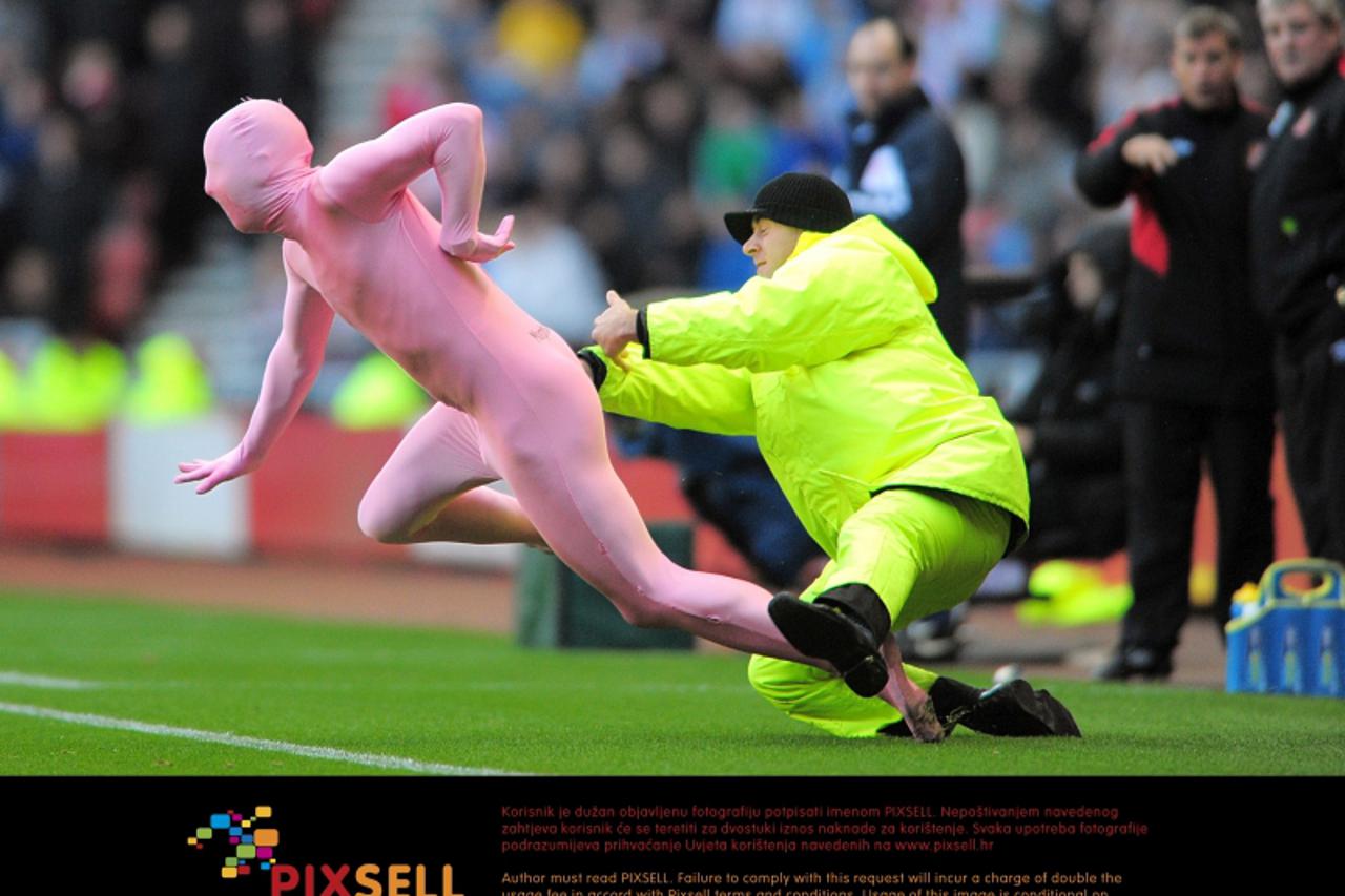 \'A fan evades a steward and runs onto the pitch Photo: Press Association/Pixsell\'