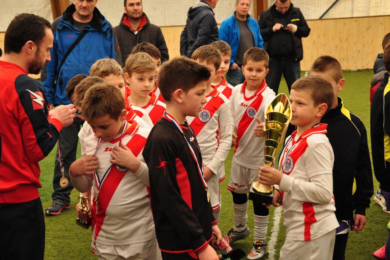 Mladi plemići (Zrinjski 2007.) godište slave titulu najboljih u Medjugorju.Medjugorje, 07.03.2016.Snimio:Marijan Sivrić