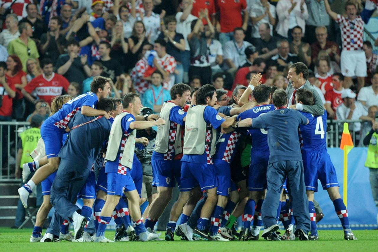 'sport......austrija.....20.06.2008.  bec - hrvatska reprezentacija na europskom prvenstvu 2008 u austriji i svicarskoj/ ernst happel stadion prater - utakmica turska hrvatska/ bilic, robert kovac, si