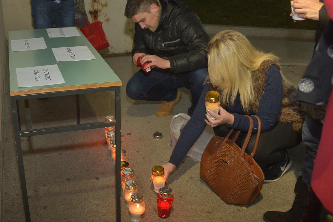 BiH,19.12.2015.Mostar ,kampus,  Paljenje svijeca za poginule studente, Photo:Stojan Lasic