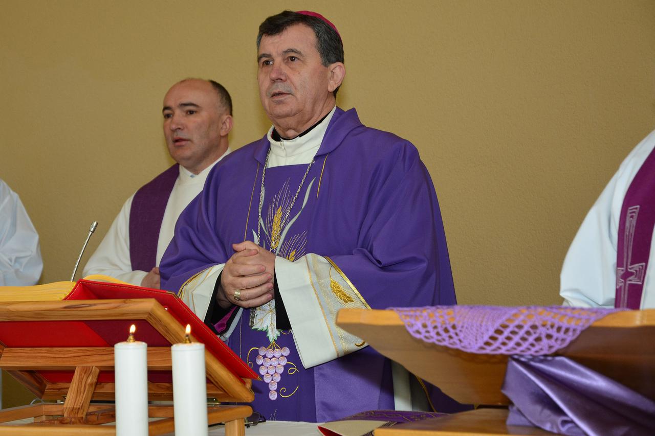 02.03.2016. Bosanski Brod, Gornja Mocila - U znak sjecanja na vrijeme ustrojavanja i djelovanja 101. Bosanskobrodske brigade i 24.godisnjicu  u crkvi sv. Antuna Padovanskog u Gornjim Mocilima sluzena je sveta misa za poginule branitelje, koju je predvodio
