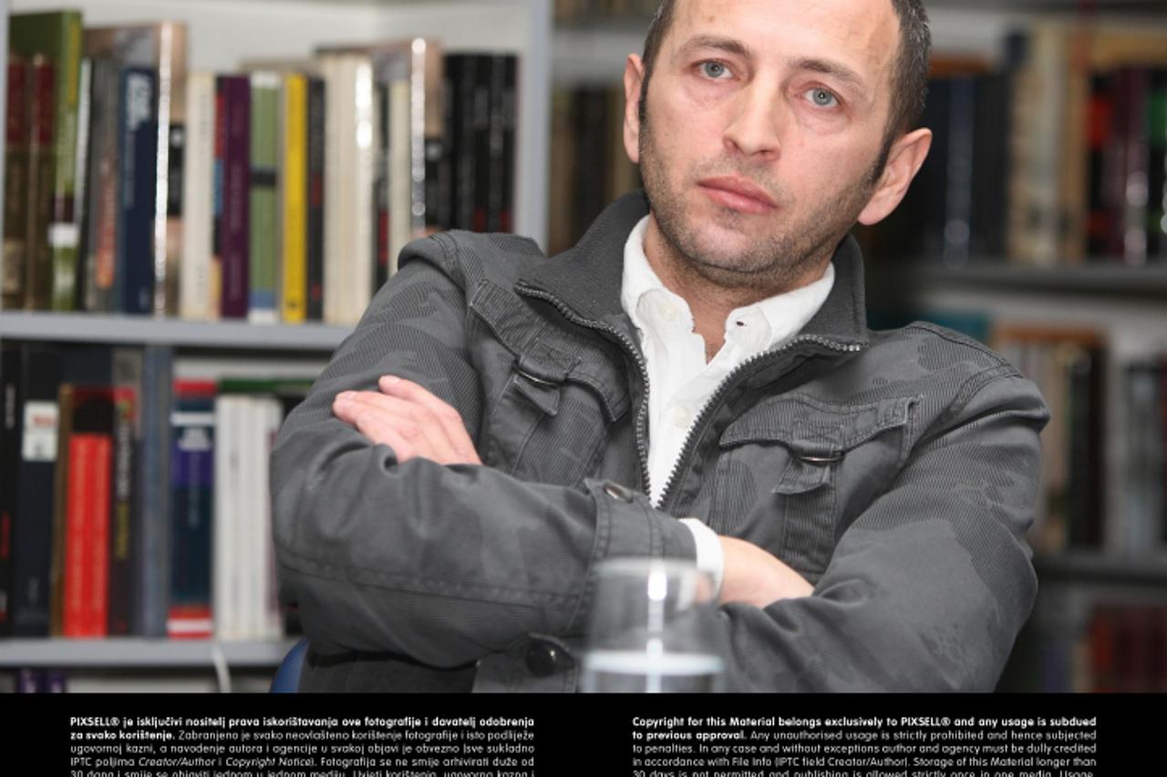 '15.03.2010, Zagreb - Knjiznica Bogdana Ogrizovica, Preradoviceva . Promocija knjige Petra Gudelja. Pjesnik Ervin Jahic Photo: Zeljko Lukunic/PIXSELL'