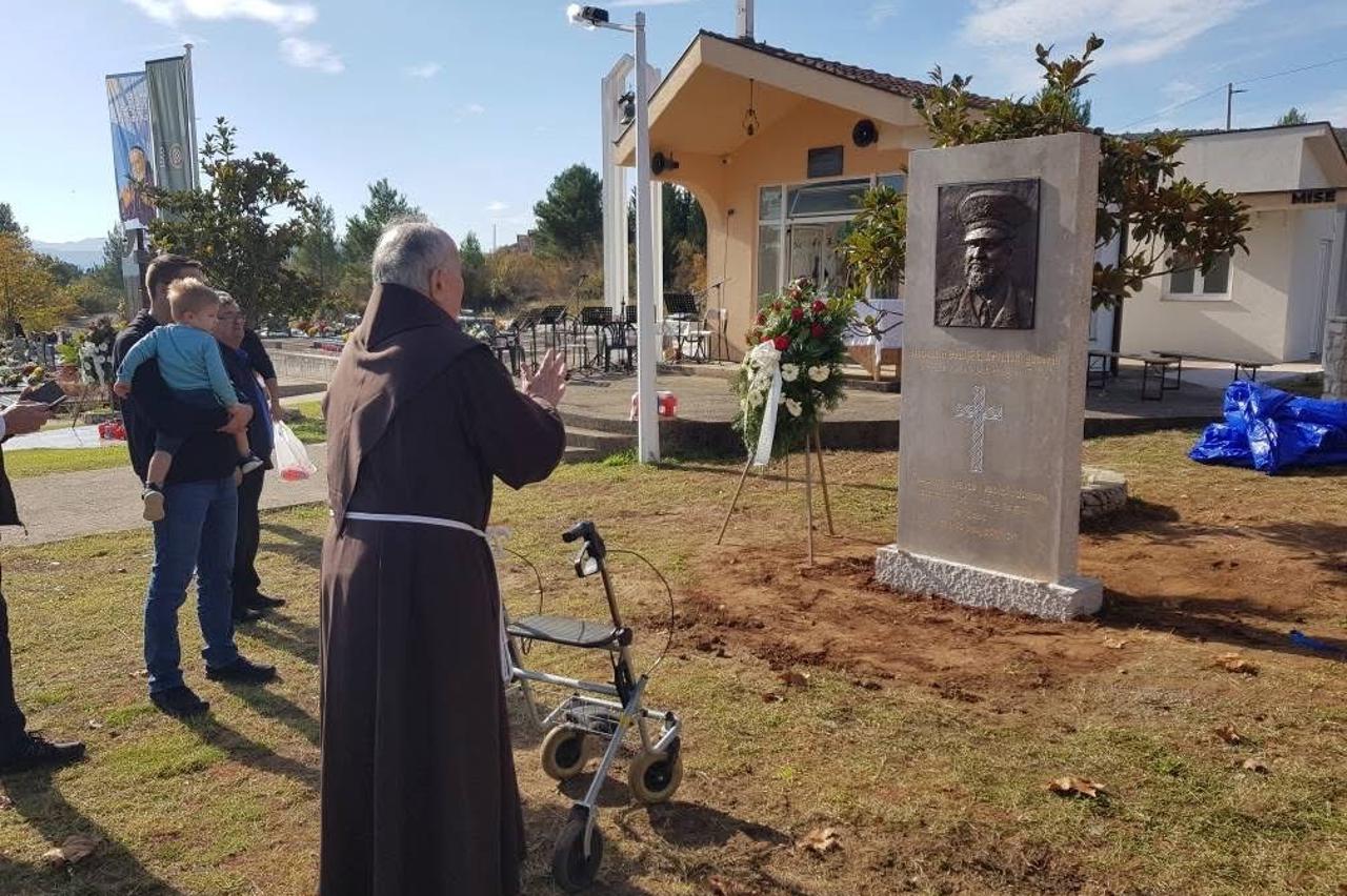 Spomenik Slobodanu Praljku