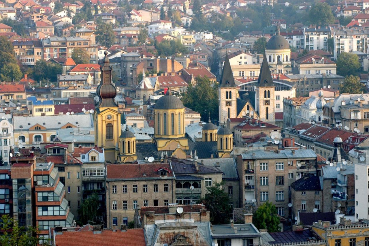 \'BIH , SARAJEVO ,PANORAMA CENTRA SARAJEVA , NA SLICI PRAVOSLAVNA CRKVA , KATEDRALA , BOGOSLOVIJA , SNIMAK S OBILAZNICE OKO SARAJEVA  FOTO ZVONIMIR CORIC\'