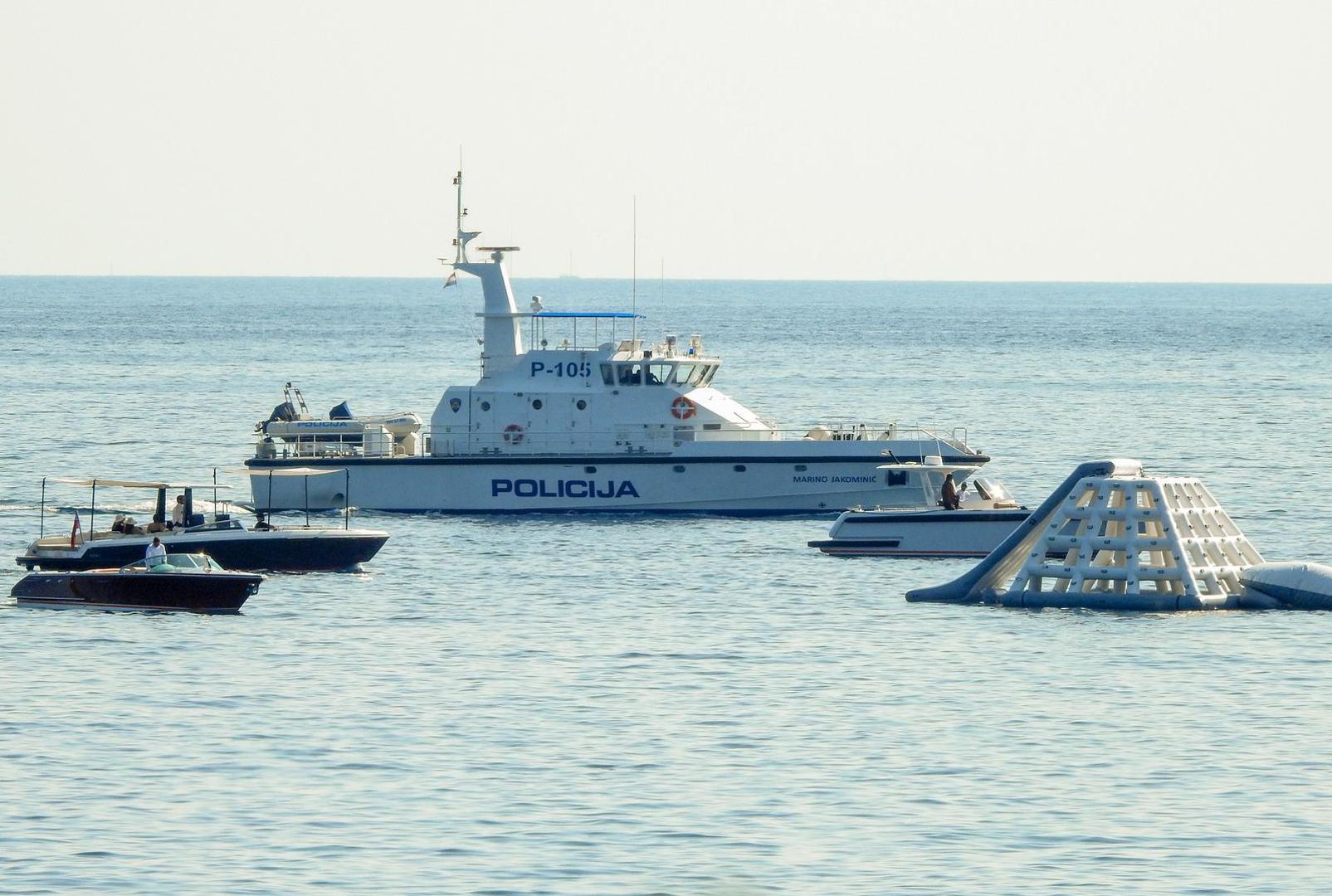 Par je priredio spektakularnu pjena-zabavu na luksuznoj jahti Koru.