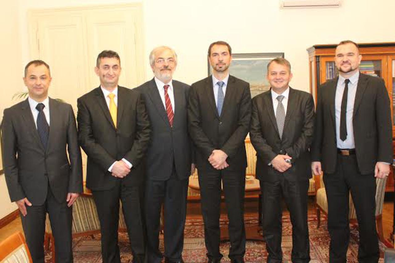 čavara i veleposlanici