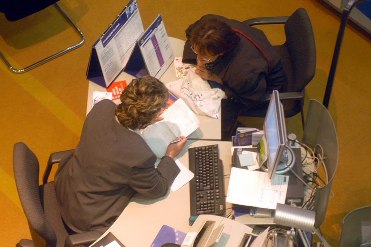 'za poslovni..15.10.04. banka...ilustracije snimio:davor visnjic'