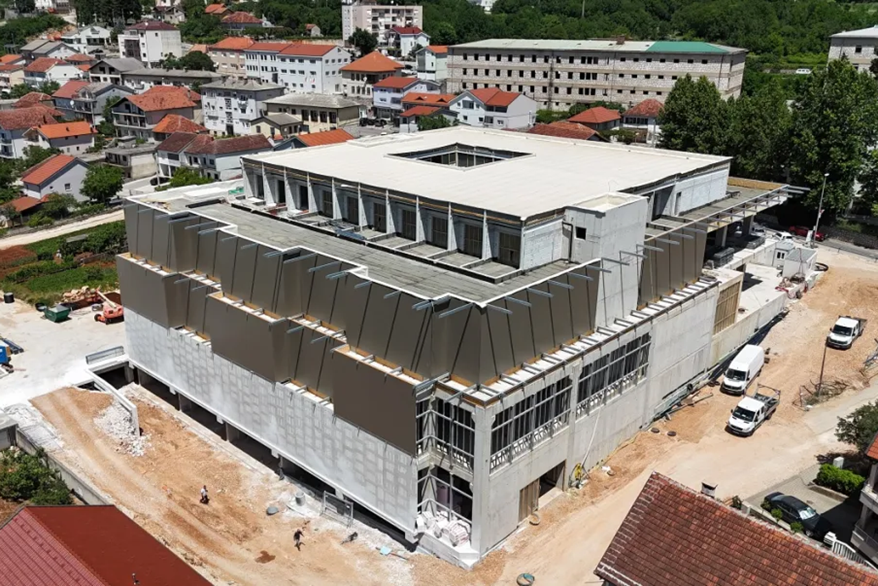 poslovno-trgovački kompleks u Grudama