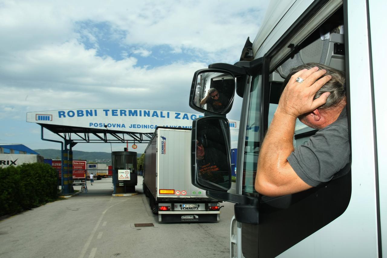08.08.2011., Jankomir 25, Zagreb - Na ulazu u Robne terminale Zagreb poslovne jedinice Jankomir, stvorila se velika kolona kamiona. Neki vozaci kamiona cekaju na ulazak i nekoliko sati. Photo: Sanjin Strukic/PIXSELL