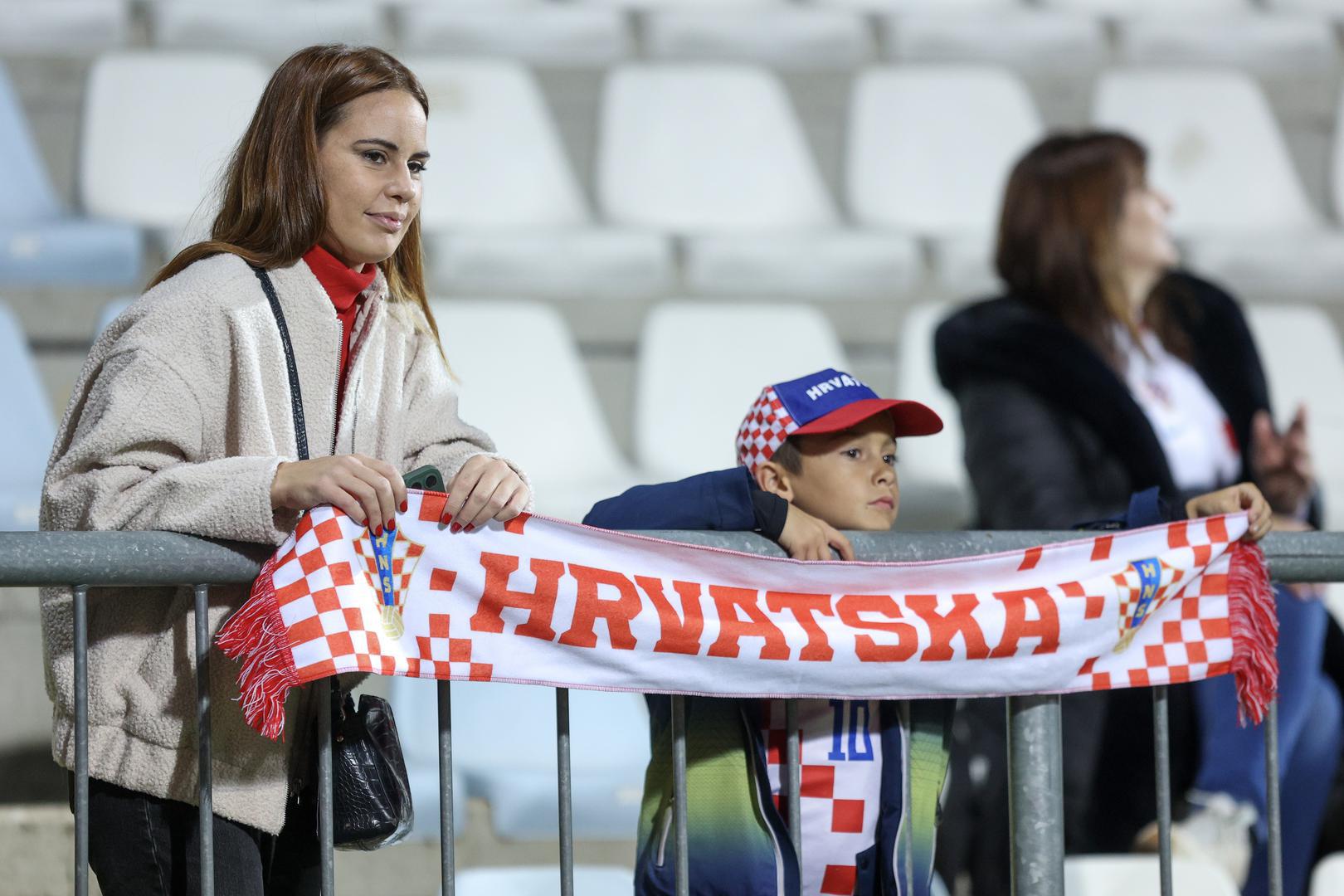 Tribine stadiona u Rijeci počele su se puniti već dva sata prije početka utakmice
